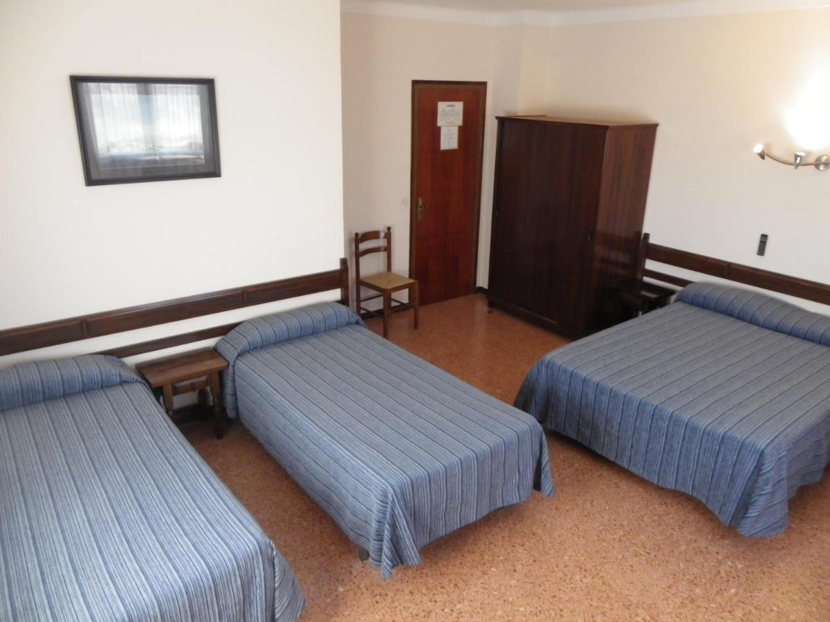 Hostal L'Esplai Viladamat Pokoj fotografie